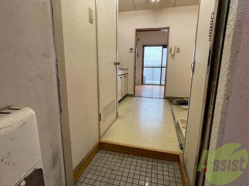 玄関　玄関から撮影しました。敷居が高くなくて安心ですね。