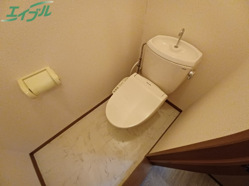 トイレ　同型反転タイプ