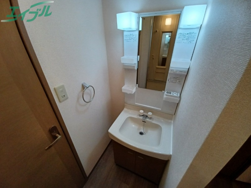 洗面設備　同型反転タイプ