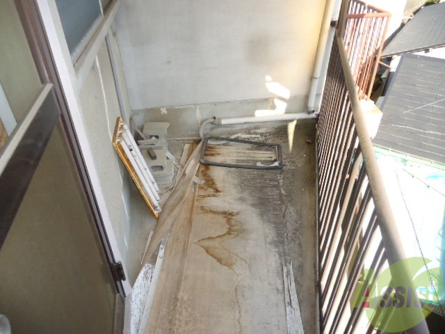 バルコニー　南向きで日当たり良好、洗濯物がよく乾きます