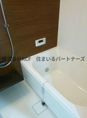 バス・シャワールーム　コンパクトで使いやすいお風呂です