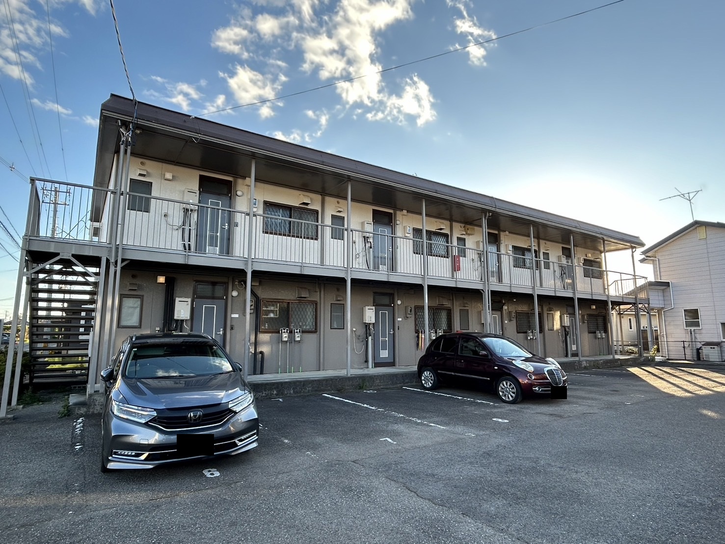 メゾンリバーサイドEの建物外観