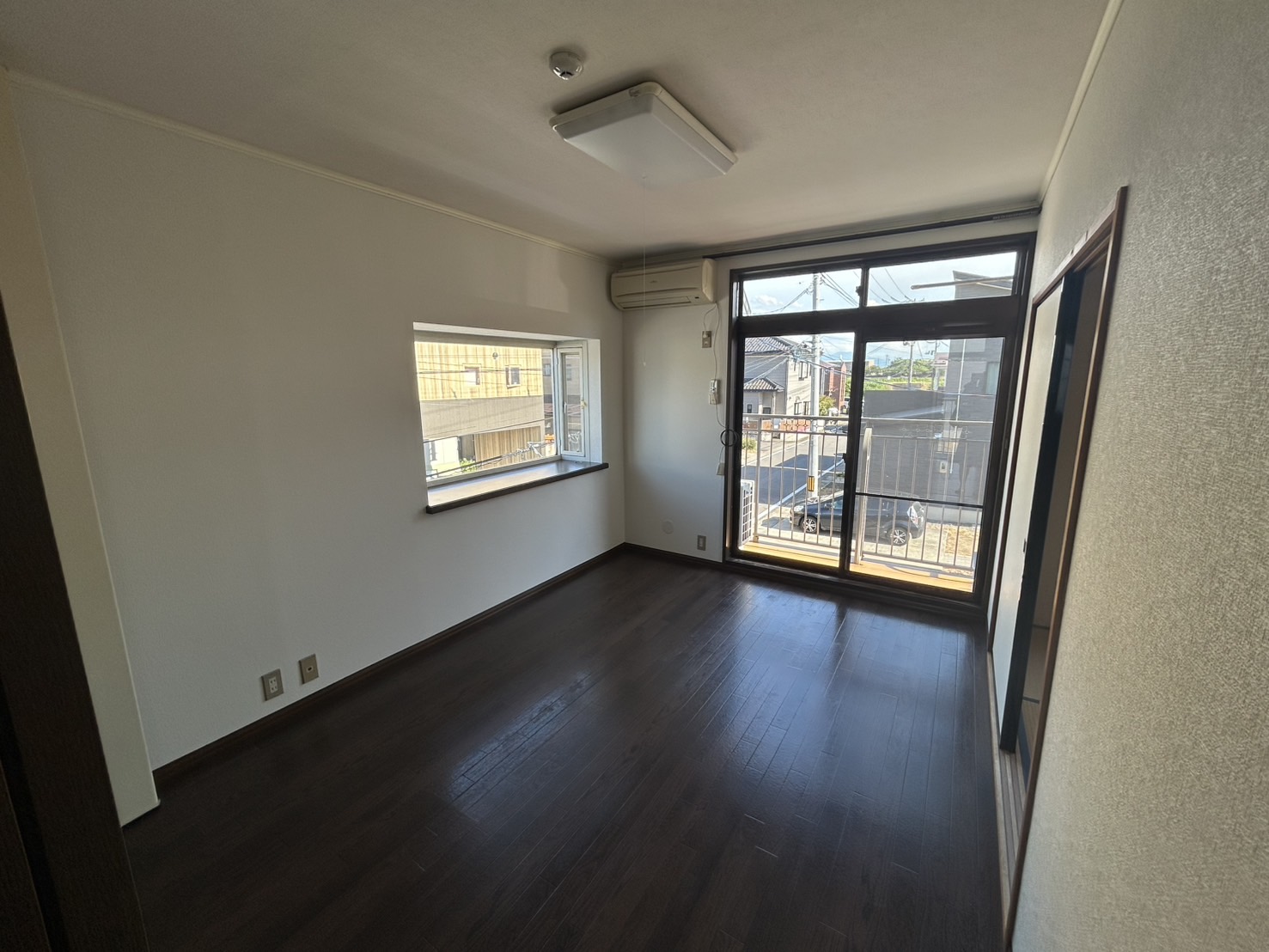 居室・リビング　出窓付き