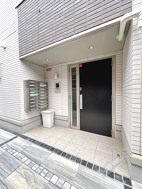 エントランス　オートロック付きで部外者シャットアウト♪