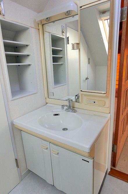 洗面設備　シャワー付き