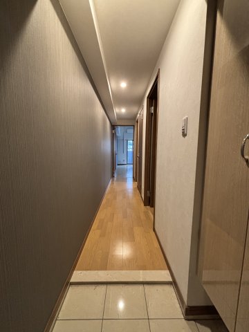 玄関　※同物件、別部屋参考写真