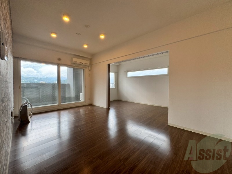 居室・リビング　広くてきれいなリビングです！快適に過ごせそうですね。