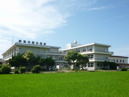 小学校　東近江市立能登川西小学校（小学校）まで622m