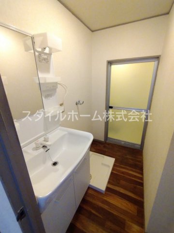 洗面設備　別部屋写真です。