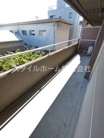 バルコニー　別部屋写真です。