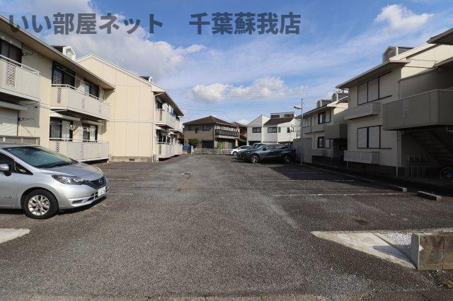 駐車場　駐車場があるので、車を買う予定の方も安心です