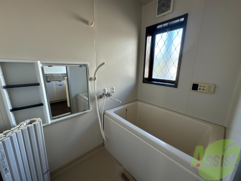 バス・シャワールーム　浴室は狭すぎず、シャワーも浴びやすそうです。