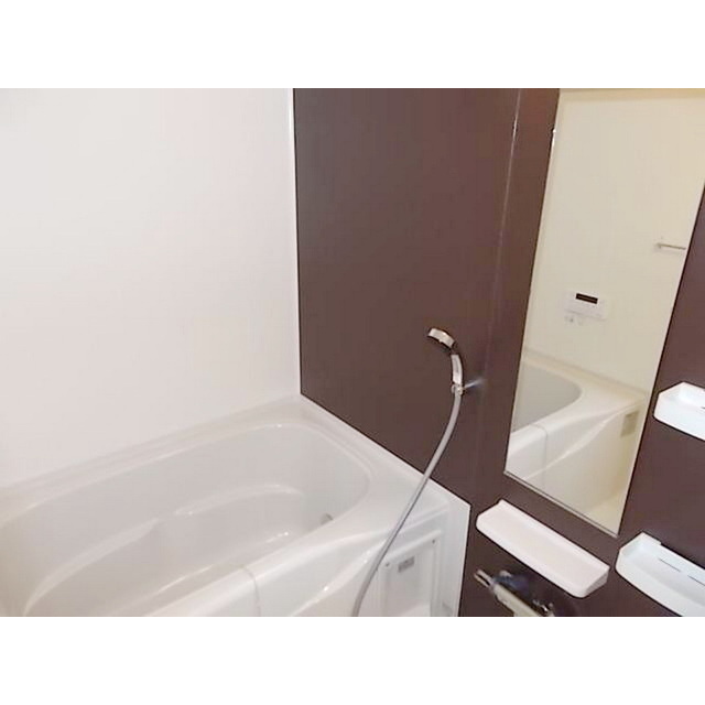 バス・シャワールーム　清潔感のあるバスルーム