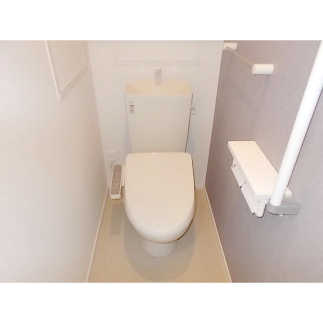 トイレ　温水洗浄便座で快適ですね☆