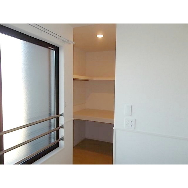 収納　しっかりとした収納力のウォークインクロー