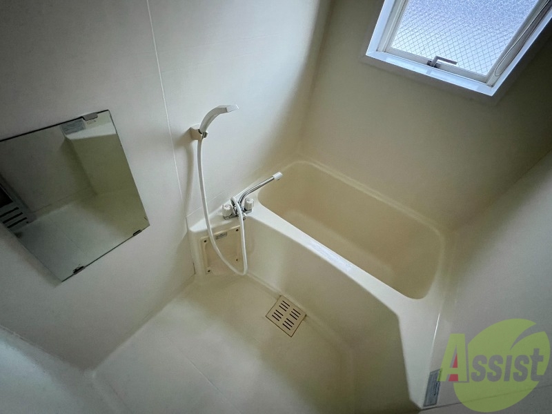 バス・シャワールーム　綺麗な浴室です。１日の疲れを癒すのに最適ですね。