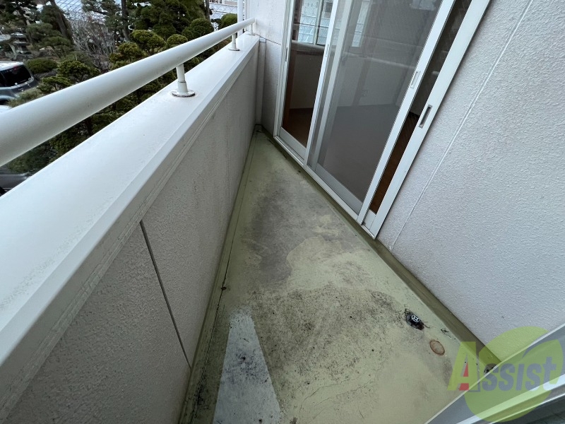 バルコニー　広いバルコニーです。洗濯物が干しやすいですね。