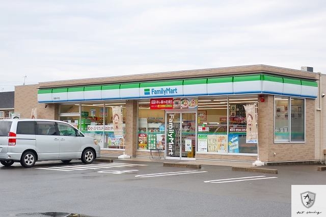 コンビニ　ファミリーマート（コンビニ）まで1900m