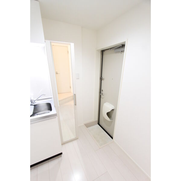 玄関　同シリーズタイプの室内写真となります