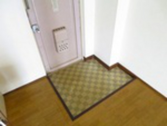 玄関　※別号室の写真です。