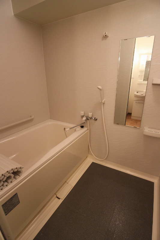 バス・シャワールーム　清潔感のある浴室