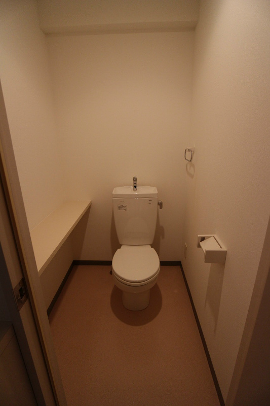 トイレ　奥行きのあるトイレ