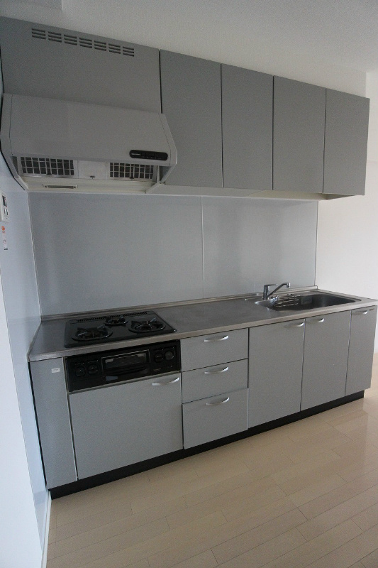 キッチン　３口コンロ付