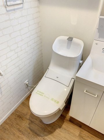 トイレ　バストイレ別です