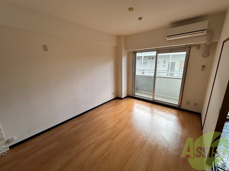 居室・リビング　６帖のＤＫです。冷蔵庫や食器棚を置けそうですね。