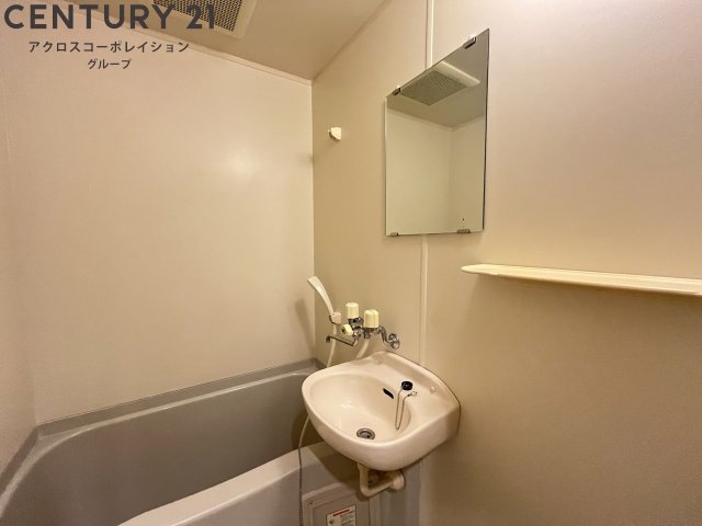 洗面設備　窓有