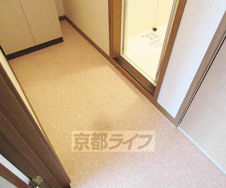 洗面設備　脱衣所も広め