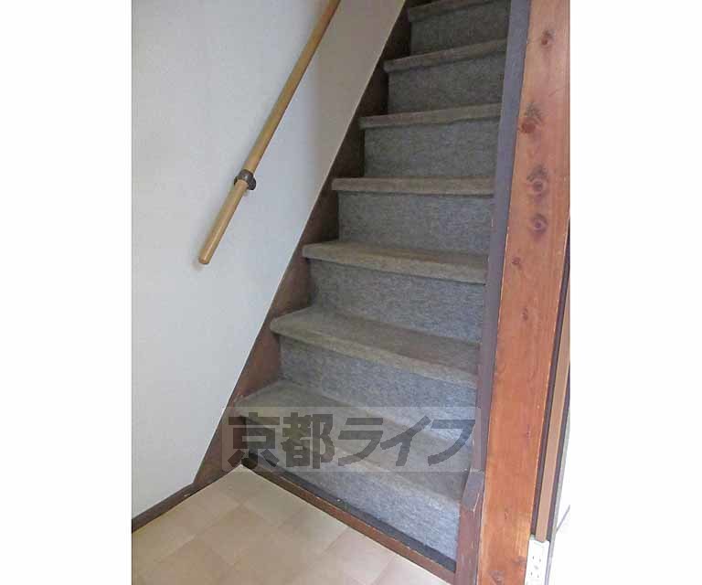 その他部屋・スペース　手すりの付いた階段です