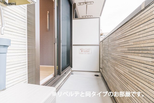 バルコニー　外からの目が気にならないバルコニーで洗濯物が干せます