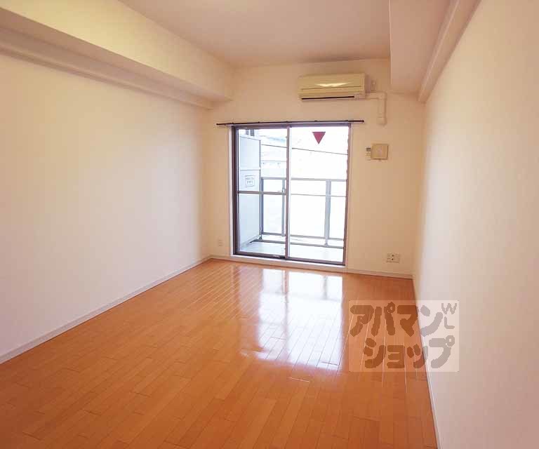 居室・リビング　東向きの洋室です。