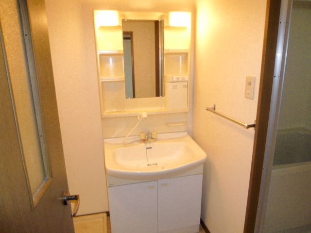 洗面設備　独立洗面台もついています