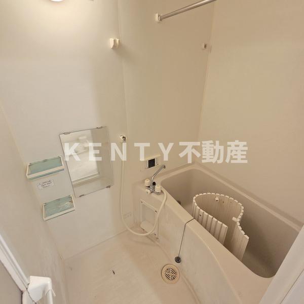 バス・シャワールーム　コンパクトで使いやすいお風呂です