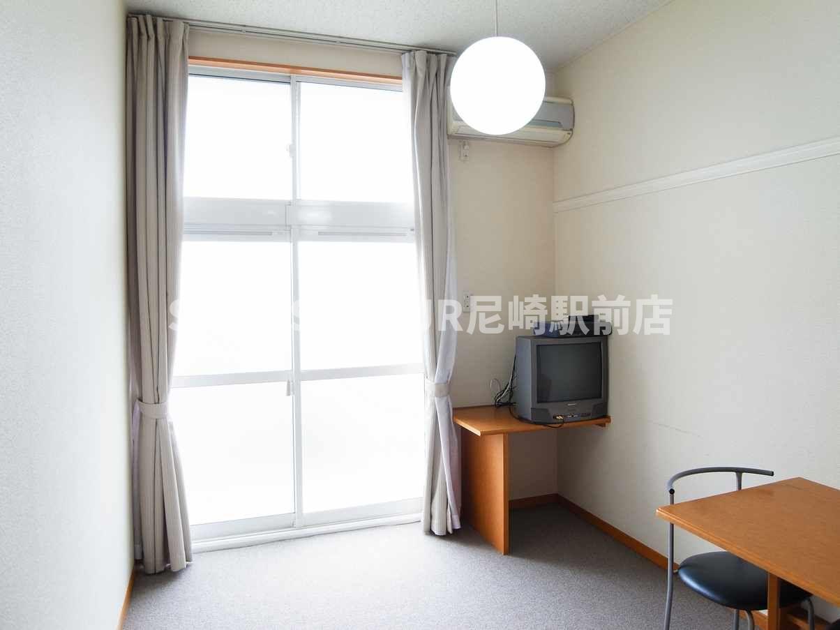 その他部屋・スペース　開放的な寝室です