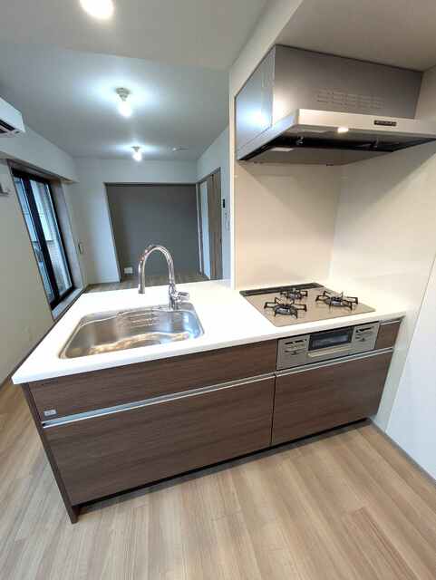 キッチン　◆３口ガスコンロ付き◆対面システムキッチン◆