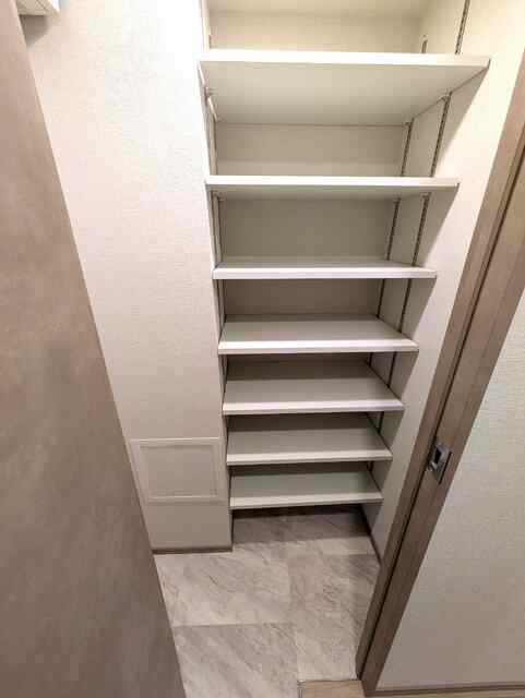玄関　◆たっぷり収納できるシューズインクローク◆