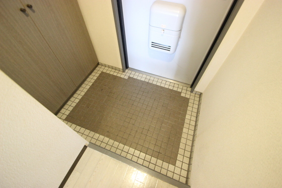 玄関　※別号室のお写真です
