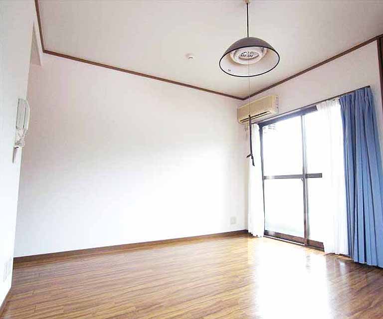 居室・リビング　７．３帖の洋室です