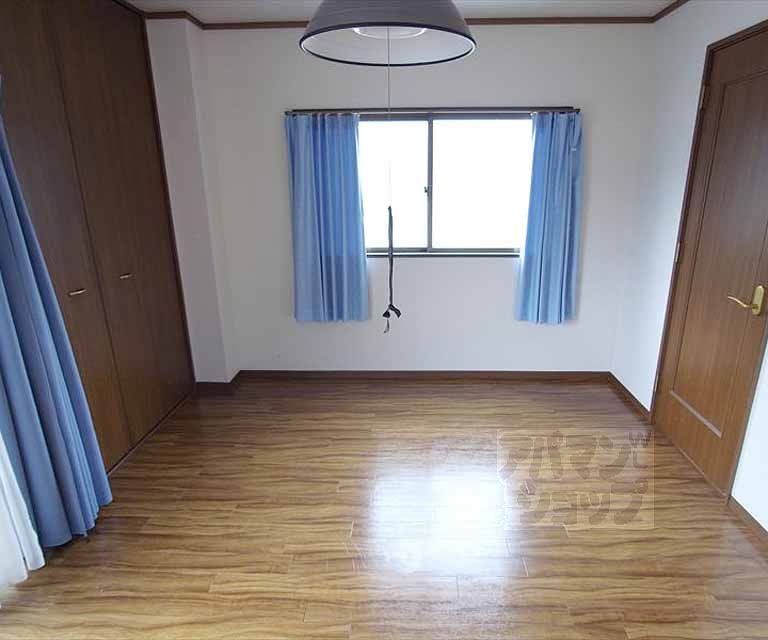 居室・リビング　７．３帖の洋室です