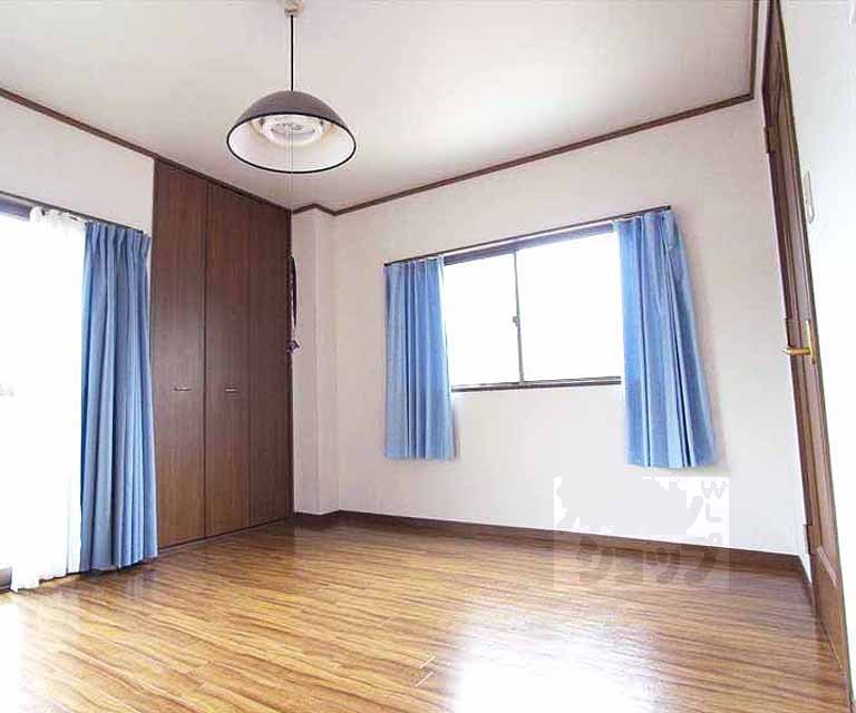 居室・リビング　７．３帖の洋室です