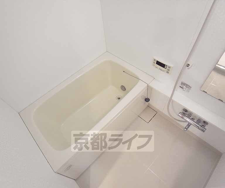 バス・シャワールーム　お風呂は追い炊き付いています。