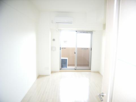 居室・リビング　室内