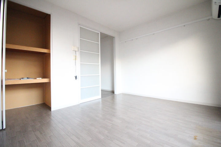 居室・リビング　ひろびろ洋室です◎