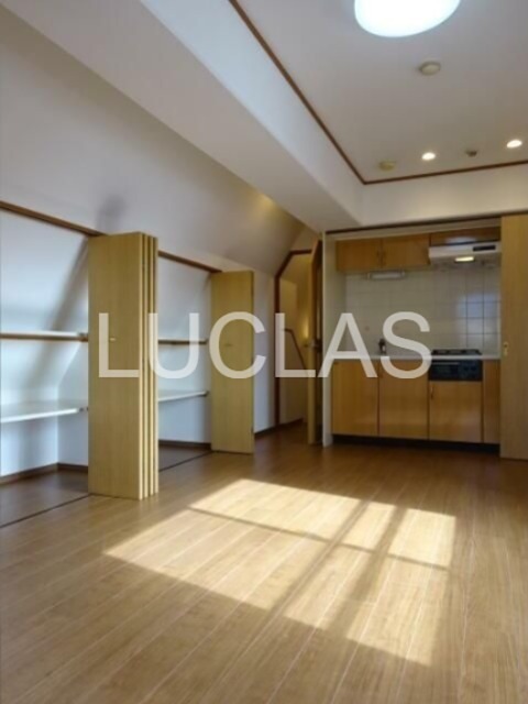 居室・リビング　ゆったりとしたリビングで憩いの空間…。