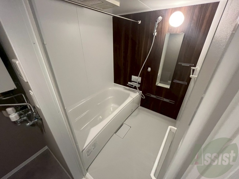 バス・シャワールーム　お風呂になります。一日の疲れを癒してくださいね。