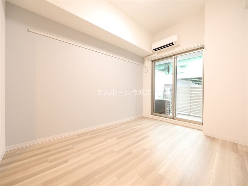 その他部屋・スペース　洋室7.2帖　エアコン完備　バルコニーに面しています