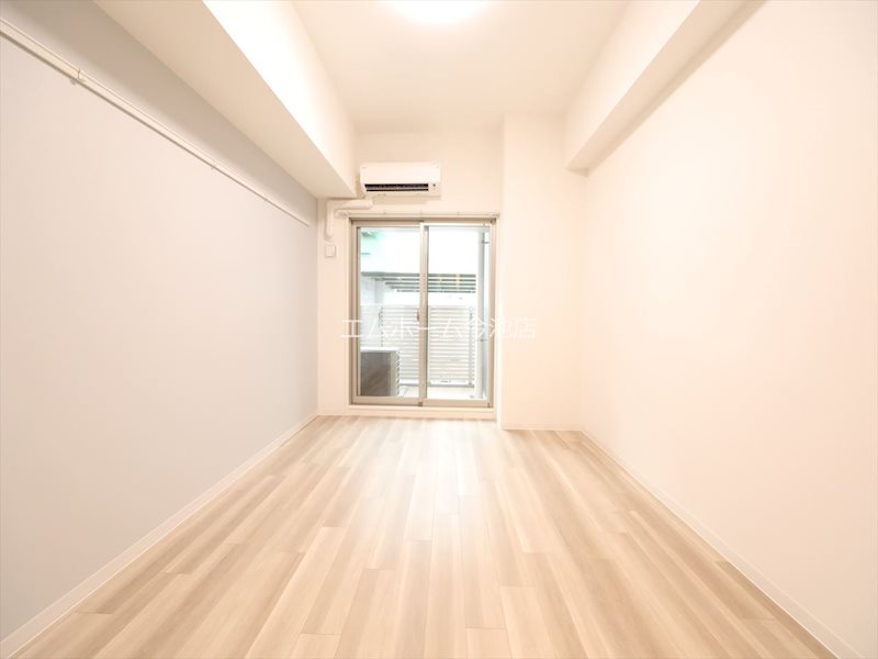 バルコニー　洋室7.2帖　エアコン完備　バルコニーに面しています